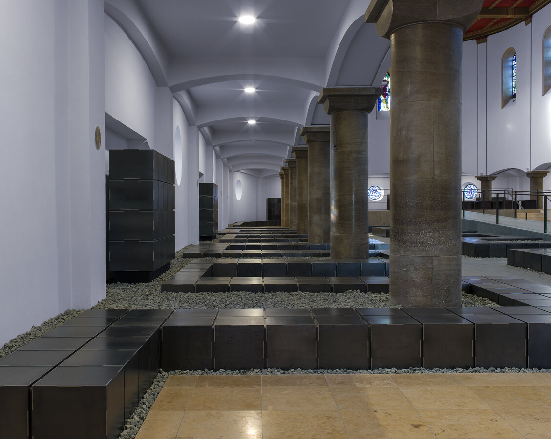 Kolumbarium St. Pius | Blick in das Seitenschiff
