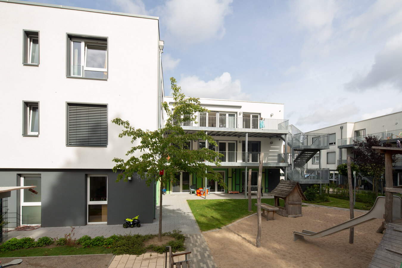 Wohngruppenhaus Bochum-Laer | Außensicht Spielplatz