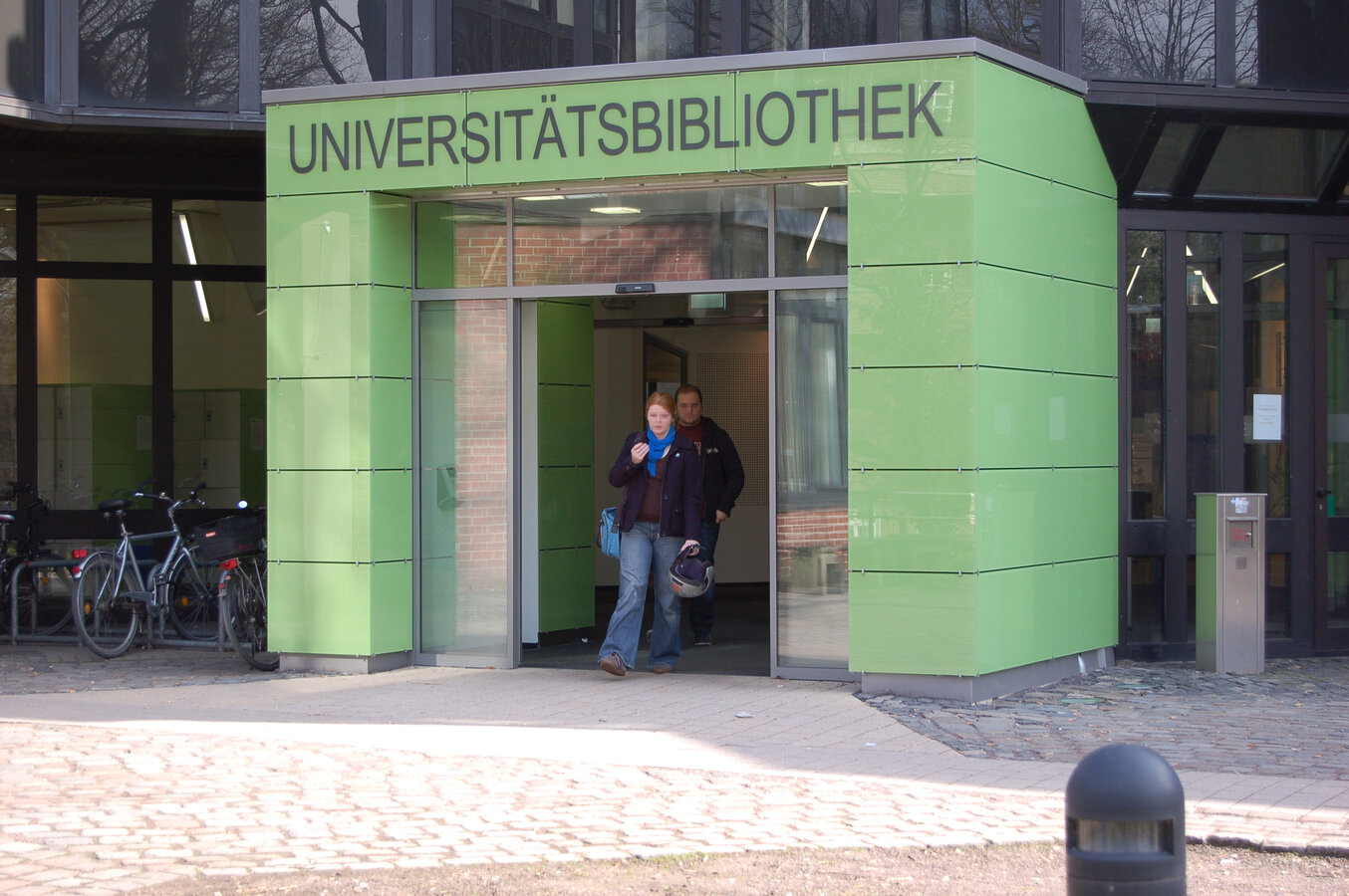 UDE, Campus Duisburg | Fachbibliothek LK | Eingang